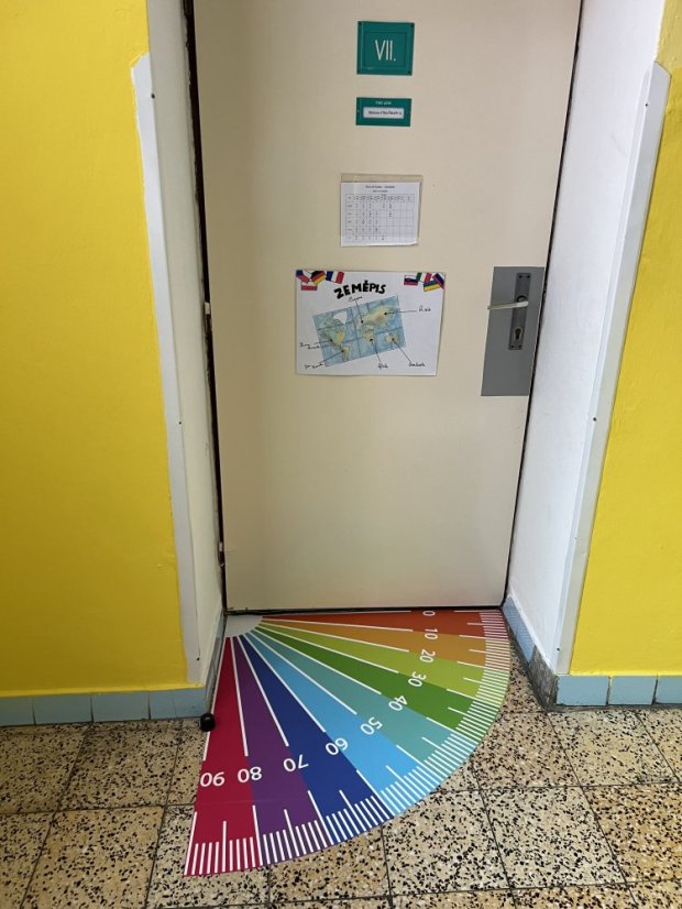 Podlahový uhlomer 90° ľavý - Barva: Červená