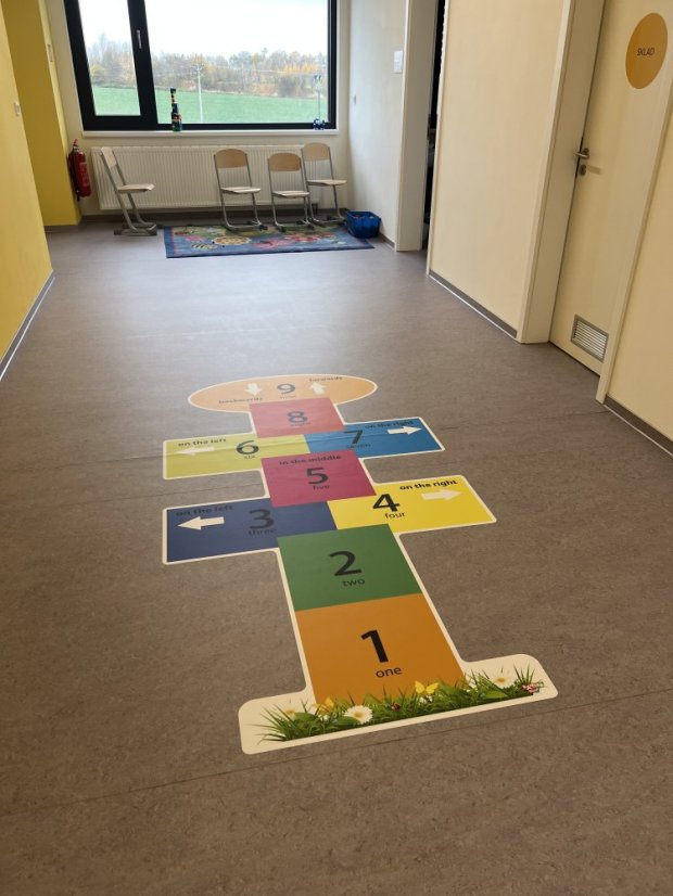 Skákací panák Mr. English