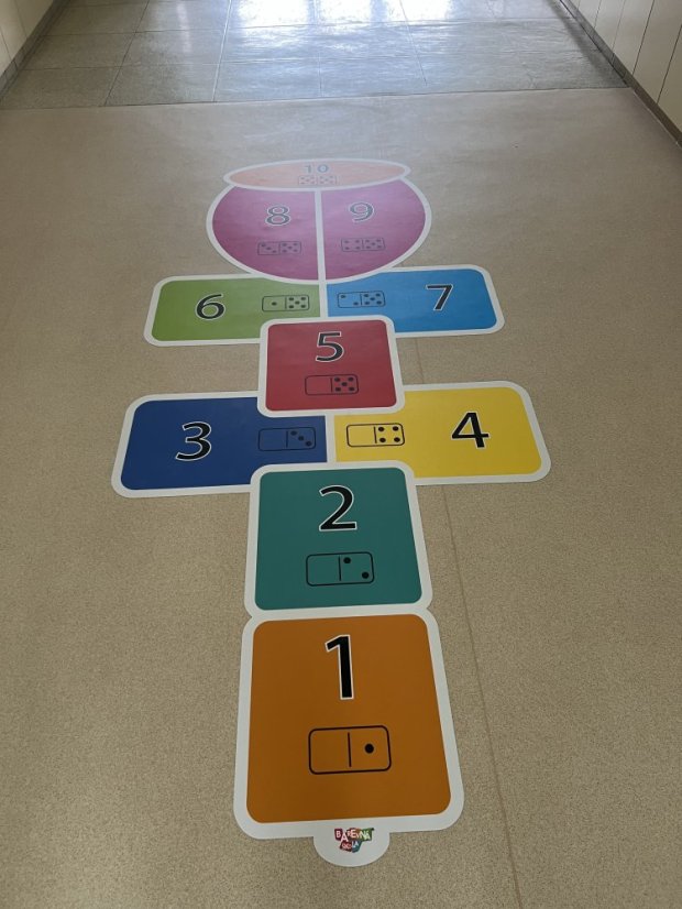 Skákací panák Mr. Domino