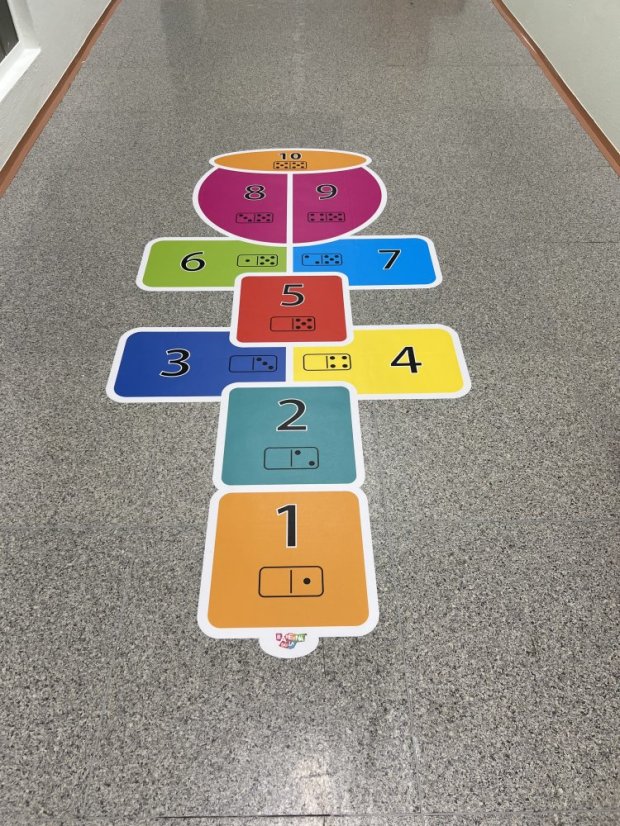 Skákací panák Mr. Domino