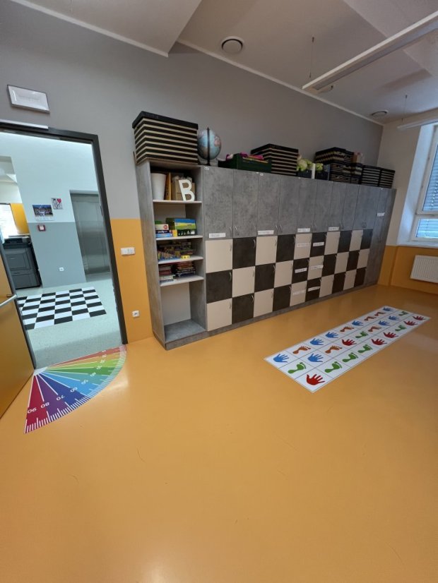 Podlahový uhlomer 90° ľavý - Barva: Červená