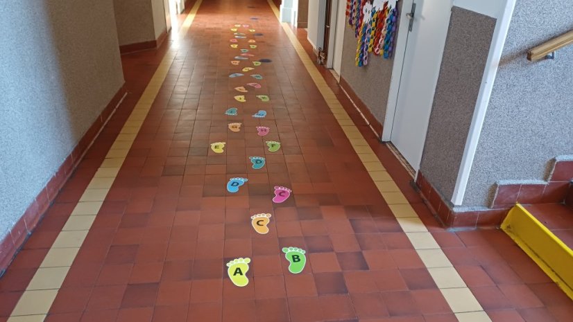 Podlahové stopy - Druhy stop: Čísla a písmena