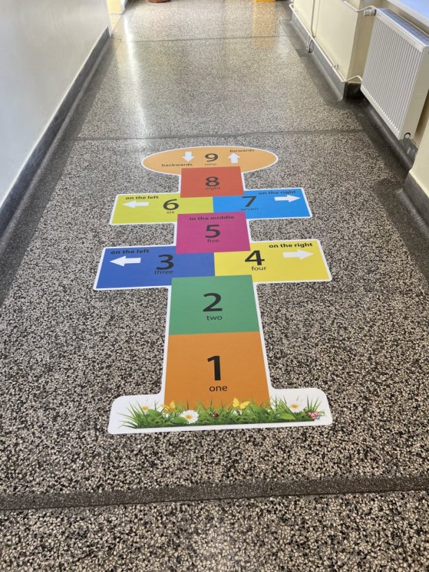 Skákací panák Mr. English