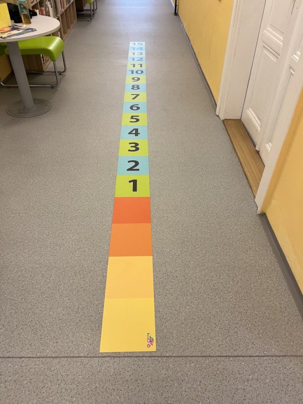 Krokovací pás - podlahový polep