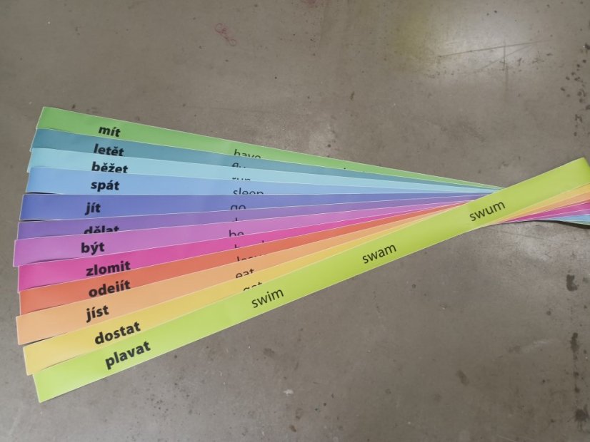 Polepy schodů - nepravidelná slovesa