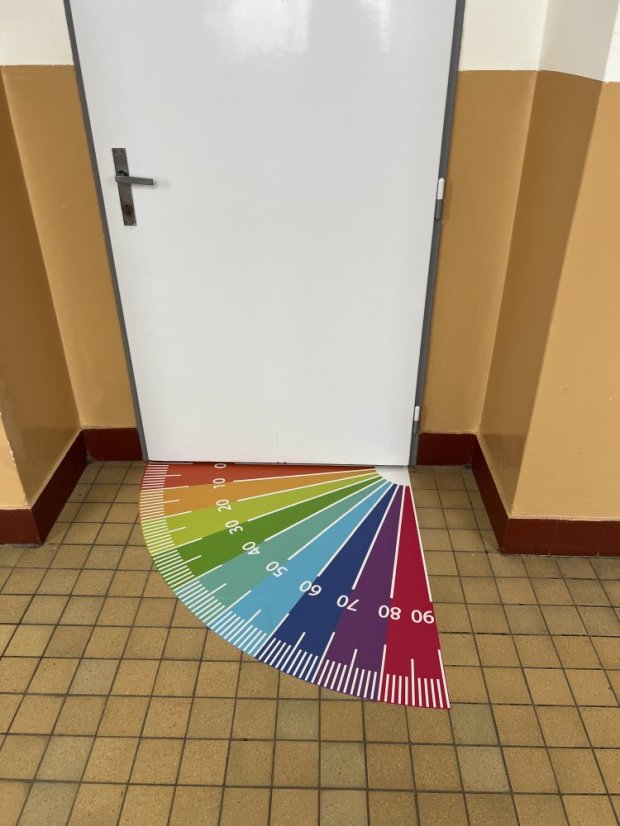 Podlahový úhloměr 90°pravý - Barva: Červená