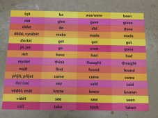 Polepy schodů - Nepravidelná slovesa - plast - na hrubé schody