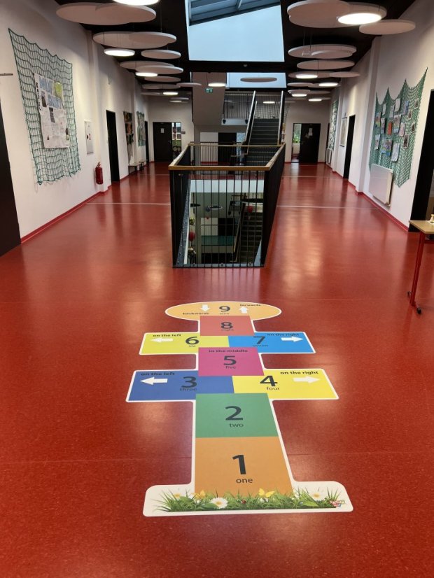 Skákací panák Mr. English