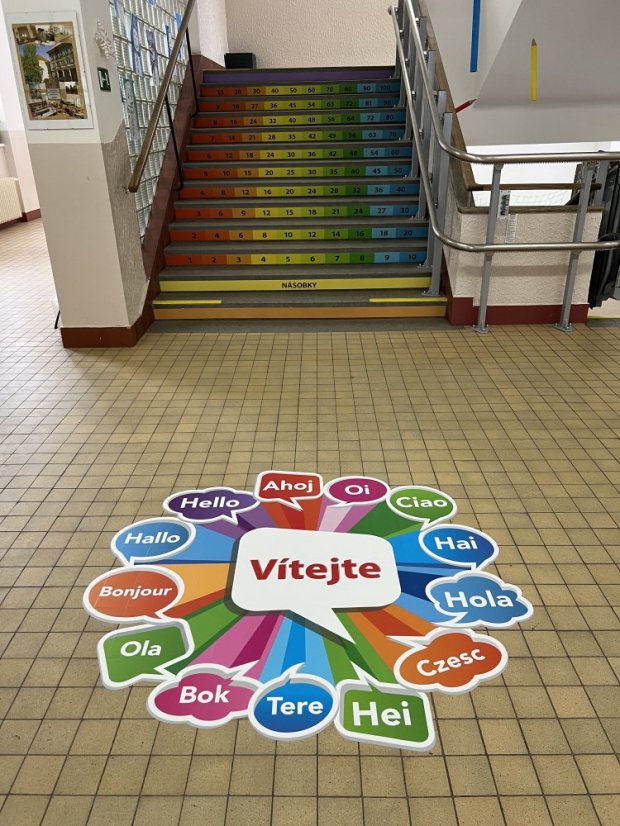 Podlahový polep Vitajte - pastelový