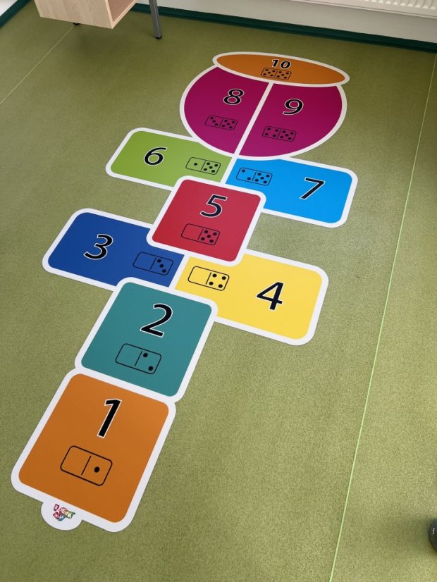 Skákací panák Mr. Domino