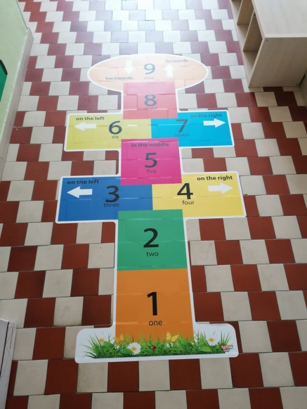 Skákací panák Mr. English