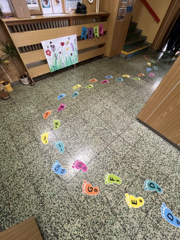 Podlahové stopy - Druhy stop: Čísla a písmena