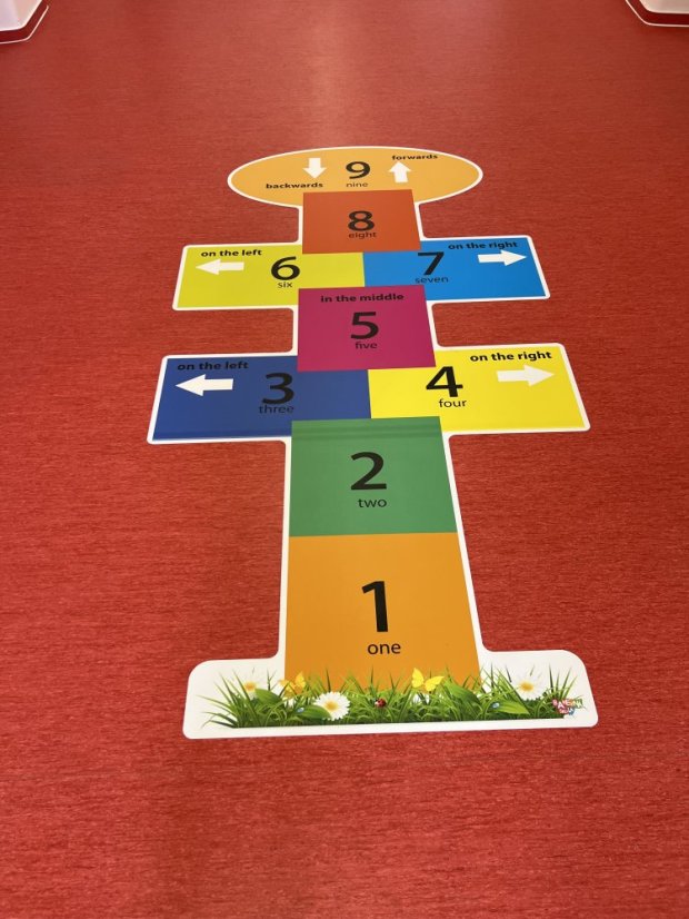 Skákací panák Mr. English