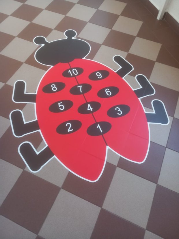 Skákajúcí panák - beruška