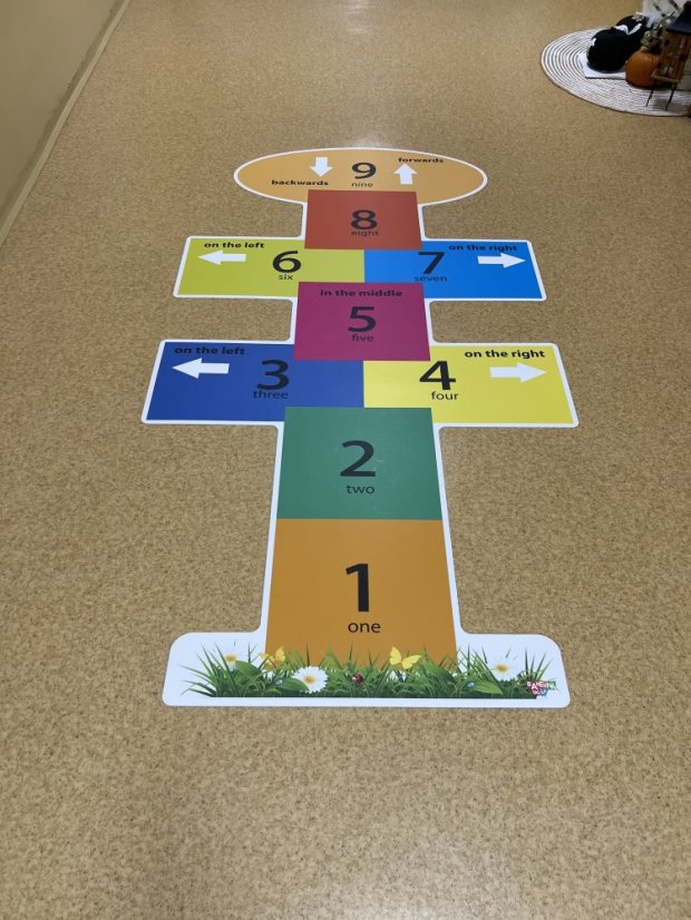 Skákací panák Mr. English