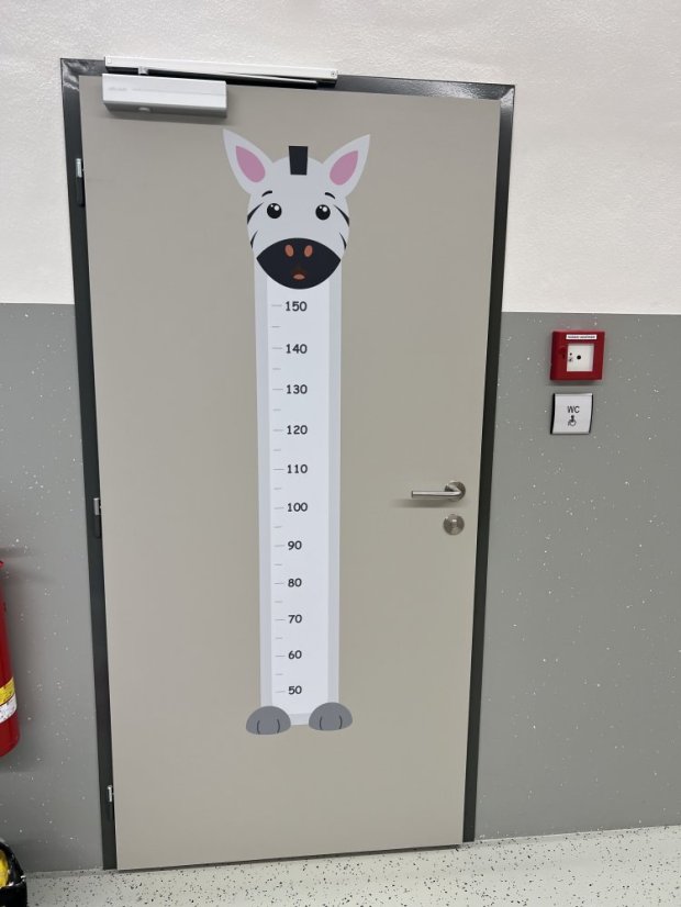 Popisovatelný metr na zeď - zebra