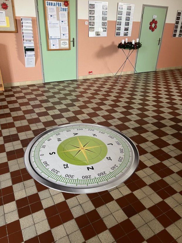 Podlahový kompas