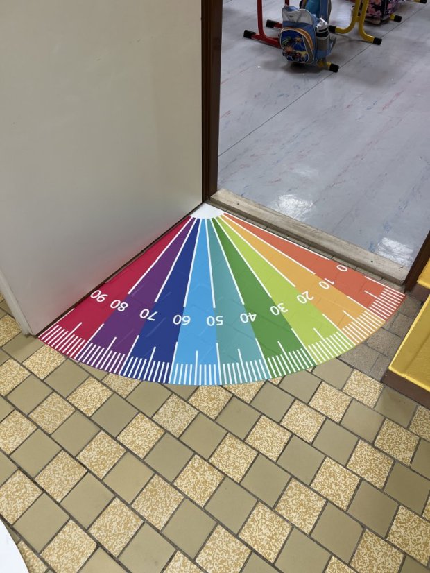 Podlahový uhlomer 90° ľavý - Barva: Červená