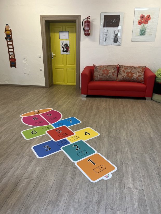 Skákací panák Mr. Domino